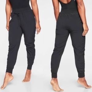 Athleta Attitude Pants - Black Size 8 - Jogger Athleisure